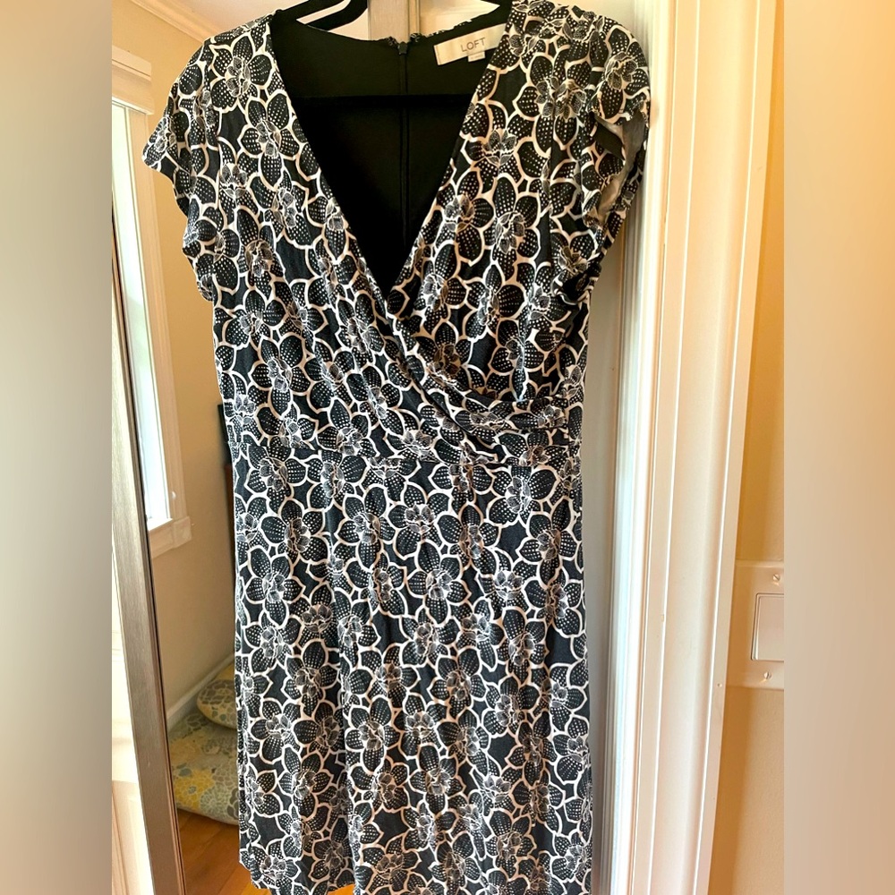 Loft dress, GUC, sz 10. Black and white floral dress, cap sleeves, fit & flare.